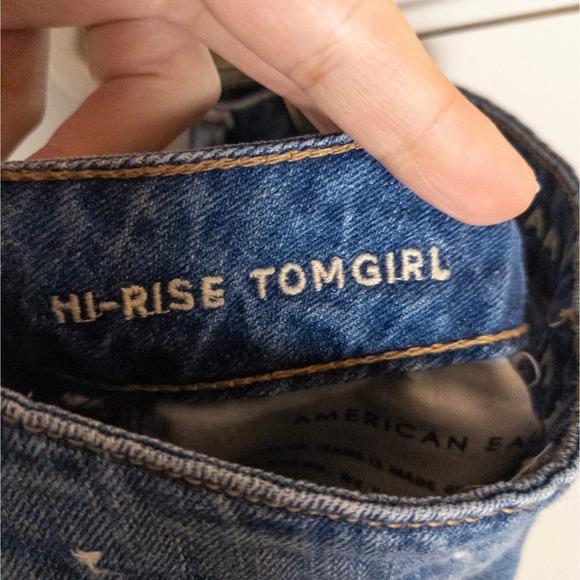 AMERICAN EAGLE Women’s 4 Long Hi-Rise Tomgirl Jeans Medium Wash Distressed - Picture 3 of 5